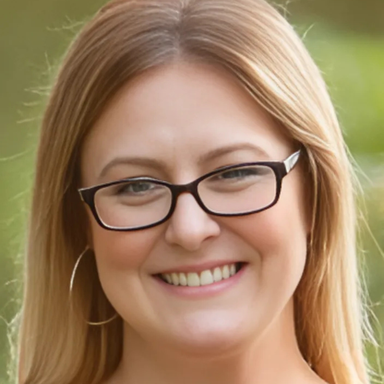 https://1962491215.rsc.cdn77.org/wp-content/uploads/2025/05/Lisa-E-640x640-1.png